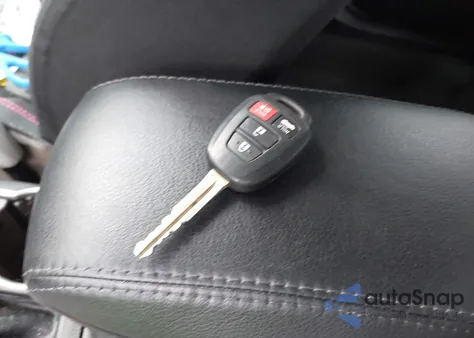 2016 Toyota Corolla Le z USA, uszkodzony, nr VIN 5YFBURHEXGP472692